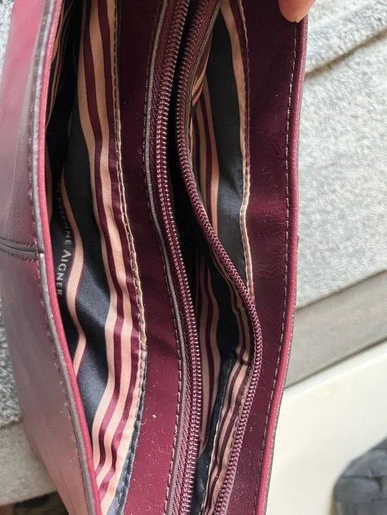 Etienne Aigner Beautiful maroon/ burgundy bag. Exc - Picture 7 of 9